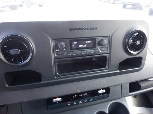 Used 2024 Mercedes-Benz Sprinter 3500 image 21