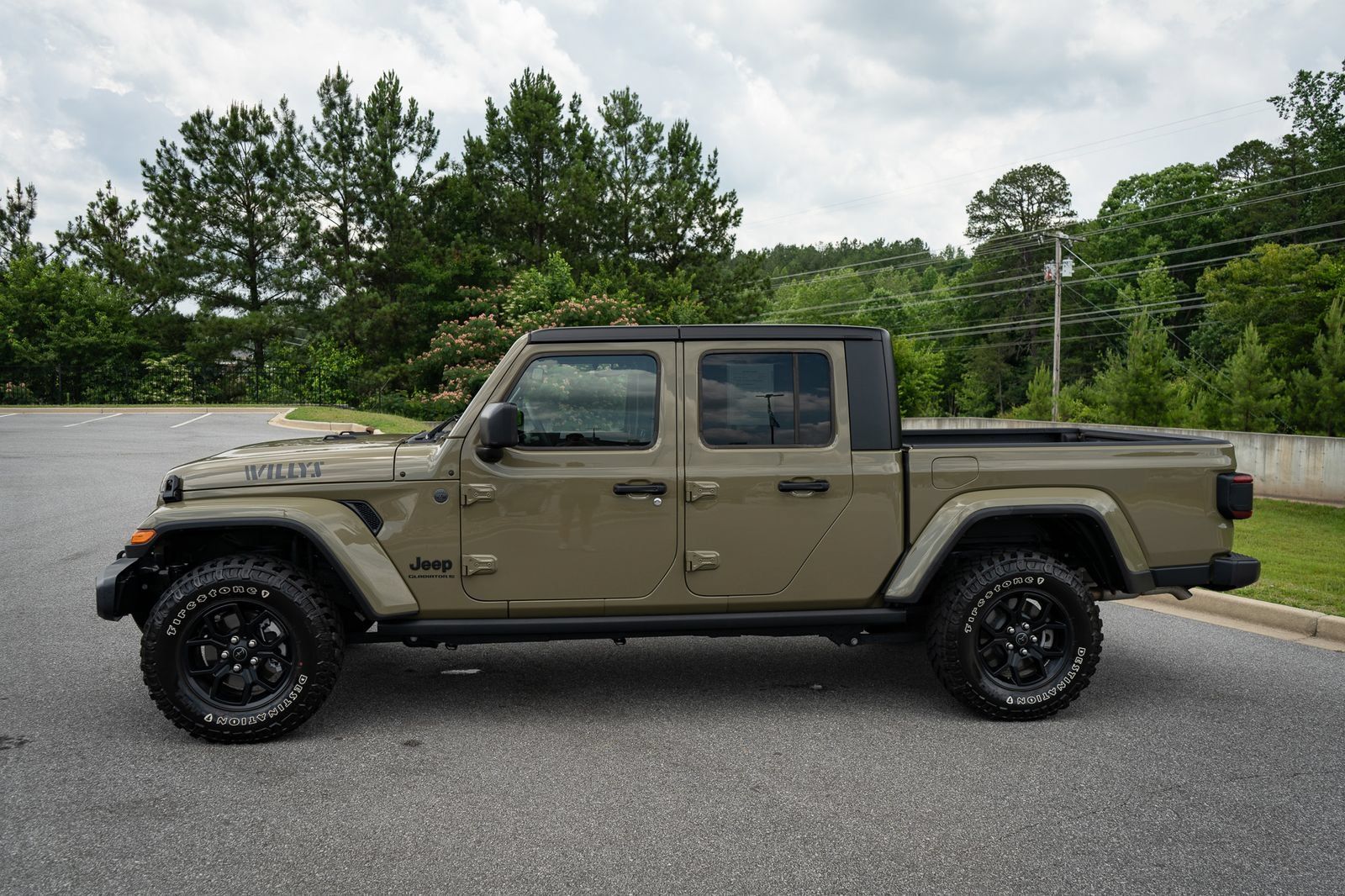 Used 2025 Jeep Gladiator Sport AWD/4WD image 5