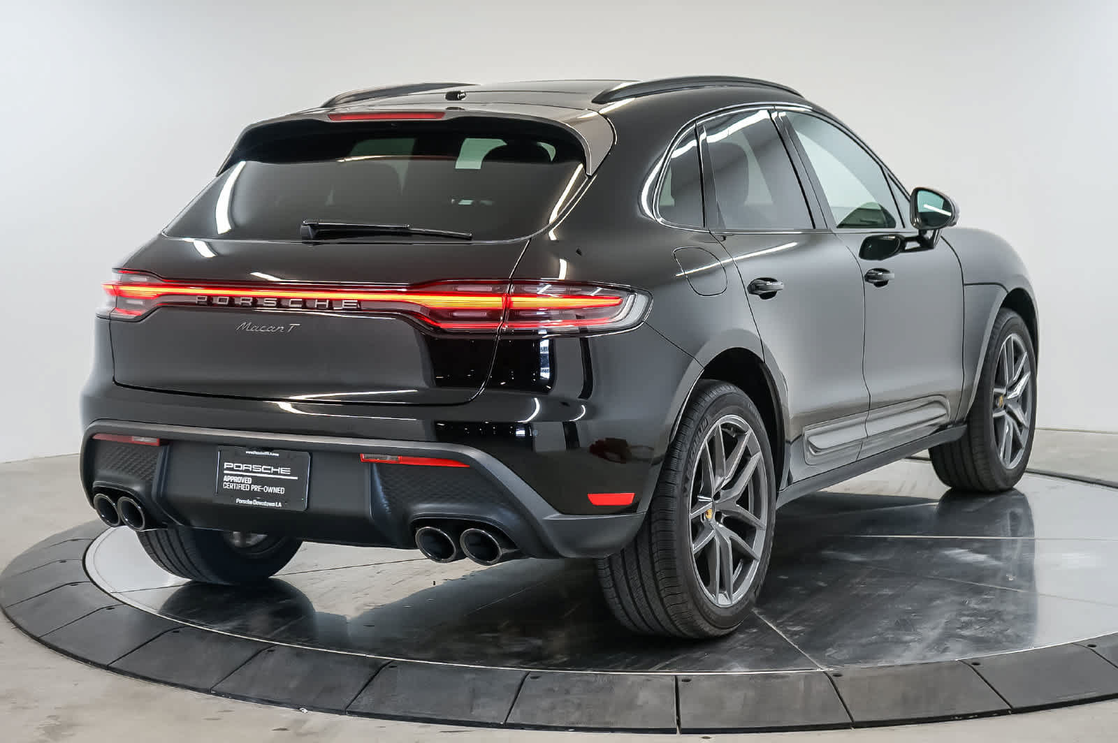 Certified 2026 Porsche Macan Turbo AWD/4WD image 9