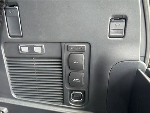 New 2025 Ford Expedition Active image 14