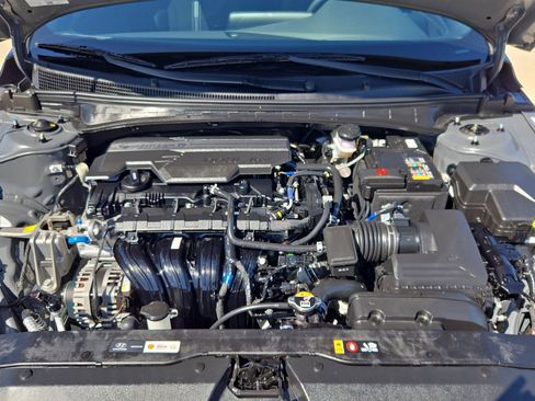 Used 2025 Hyundai Elantra Sport FWD image 33