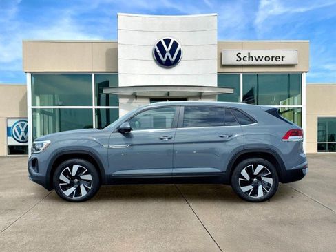 Certified 2024 Volkswagen Atlas Cross Sport SE AWD/4WD image 1