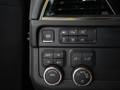 Used 2025 Chevrolet Tahoe LT AWD/4WD image 28