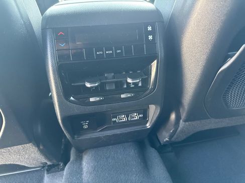 Used 2023 Jeep Grand Cherokee L Laredo AWD/4WD image 15