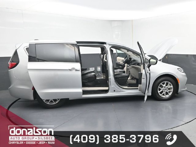 Used 2024 Chrysler Pacifica Touring-L FWD image 21