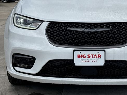 New 2026 Chrysler Pacifica Select image 6