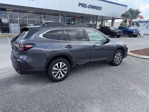 Used 2025 Subaru Outback Premium AWD/4WD image 3