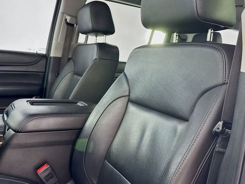 Used 2018 Chevrolet Suburban LT image 25