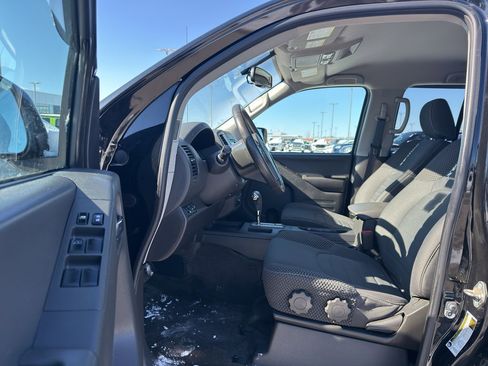 Used 2017 Nissan Frontier PRO-4X image 11