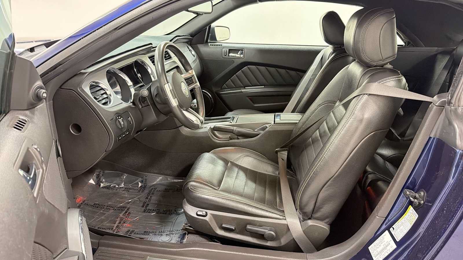 Used 2010 Ford Mustang Convertible RWD image 13