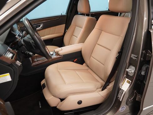 Used 2010 Mercedes-Benz E 350 Sedan image 3