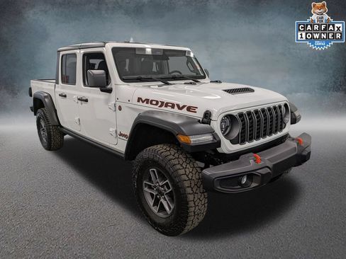 Used 2026 Jeep Gladiator Mojave AWD/4WD image 3