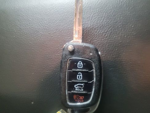 Used 2018 Hyundai Santa Fe SE FWD image 32