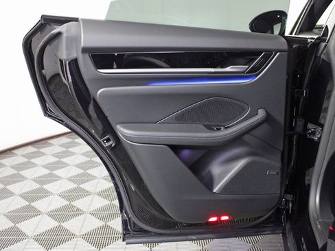 Certified 2025 Porsche Macan 4 Electric image 18