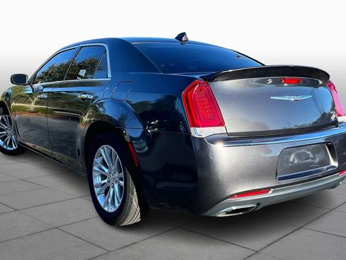 Used 2017 Chrysler 300 C image 10