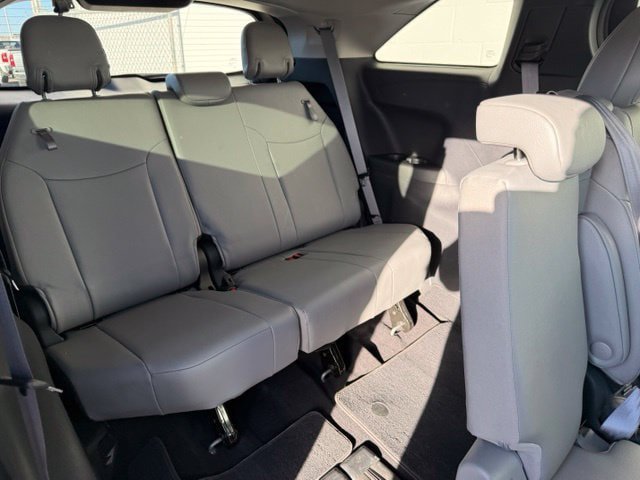 Used 2025 Toyota Sienna XLE FWD image 14