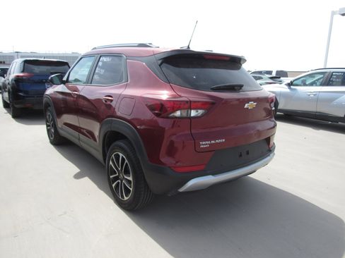 Used 2024 Chevrolet TrailBlazer LT w/ Driver Confidence Package image 4