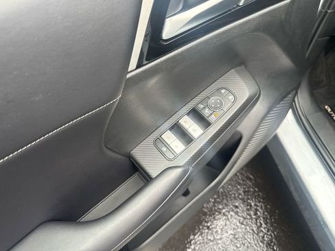 Used 2024 Mitsubishi Outlander SE image 19