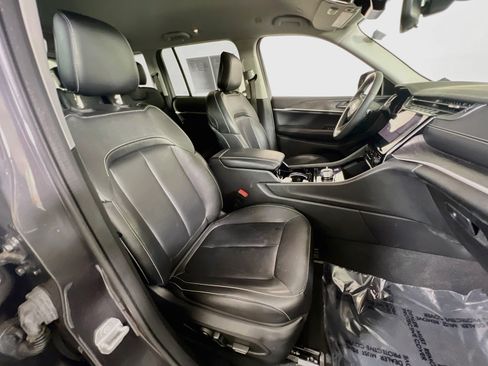 Used 2023 Jeep Grand Cherokee Limited AWD/4WD image 27