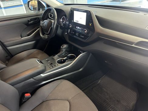 Used 2023 Toyota Highlander LE image 17
