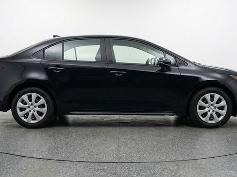 Used 2025 Toyota Corolla LE image 11