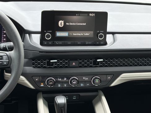Certified 2025 Honda Accord SE image 9