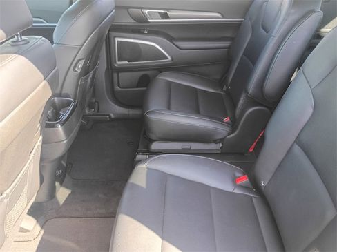 Used 2022 Kia Telluride S image 12