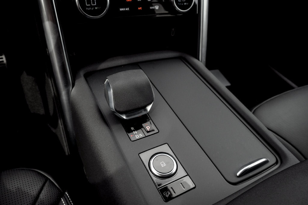 New 2026 Land Rover Discovery Limited Edition AWD/4WD image 14