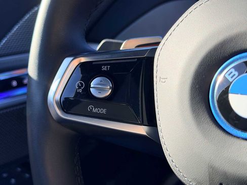 Used 2024 BMW i7 xDrive60 image 24