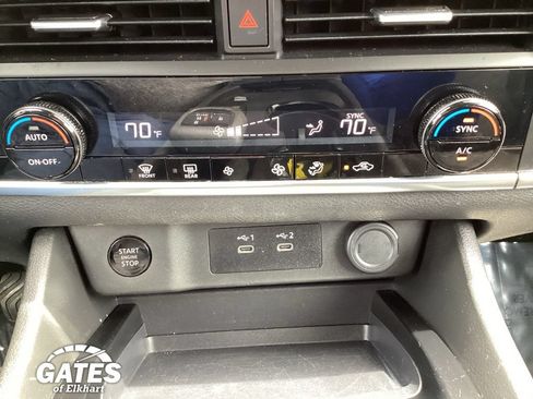 Used 2024 Nissan Rogue SV FWD image 11