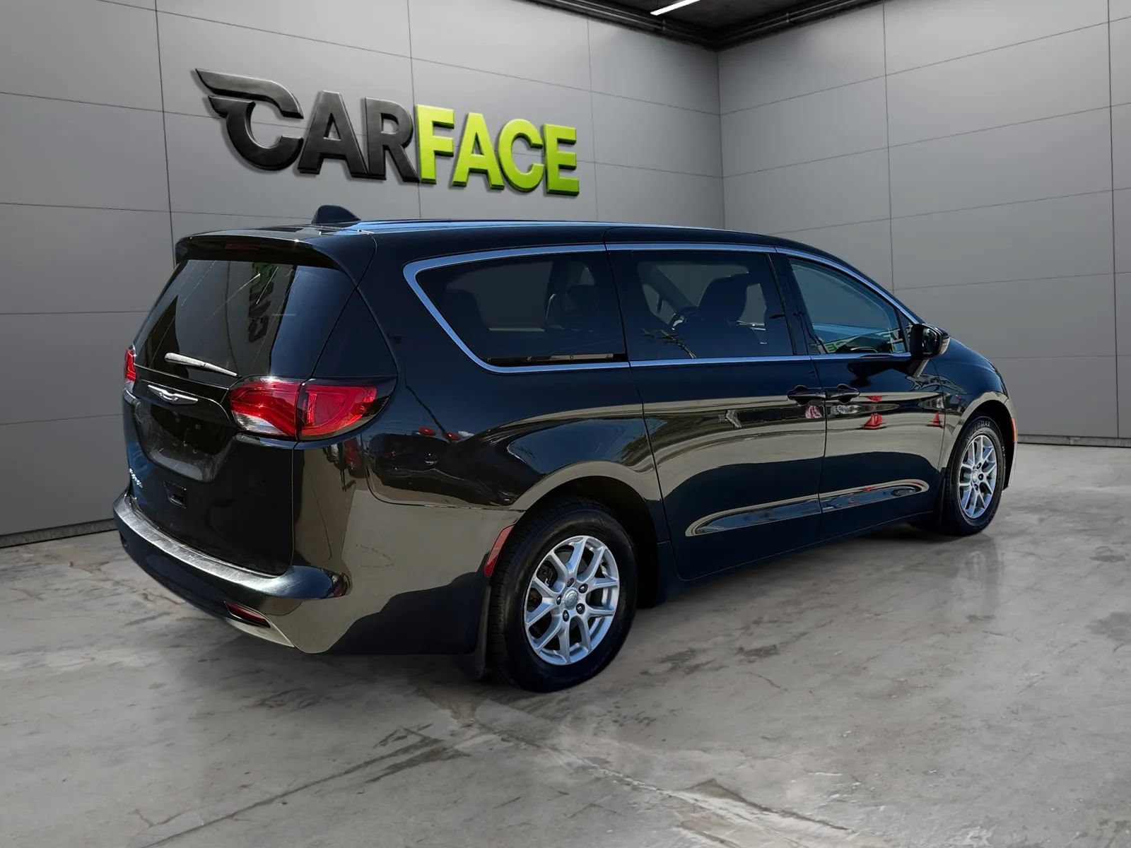 Used 2017 Chrysler Pacifica Touring FWD image 12