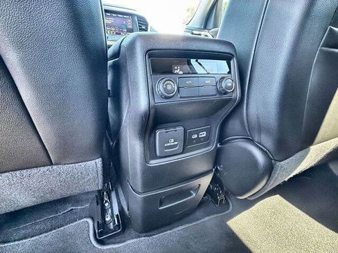 Used 2023 GMC Acadia SLT FWD image 20