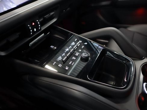 Certified 2026 Porsche Cayenne S AWD/4WD image 15
