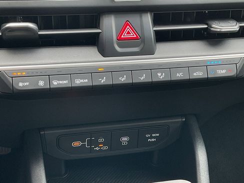 Used 2025 Kia K4 LXS image 31