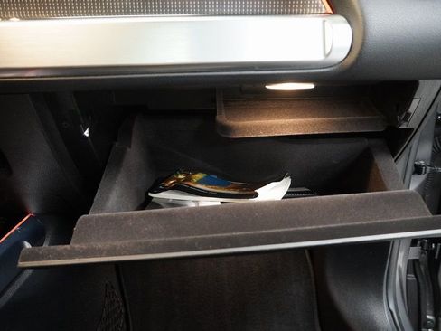 Used 2020 Mercedes-Benz GLB 250 4MATIC image 38