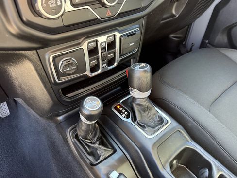 Used 2019 Jeep Wrangler Unlimited Sport S image 29