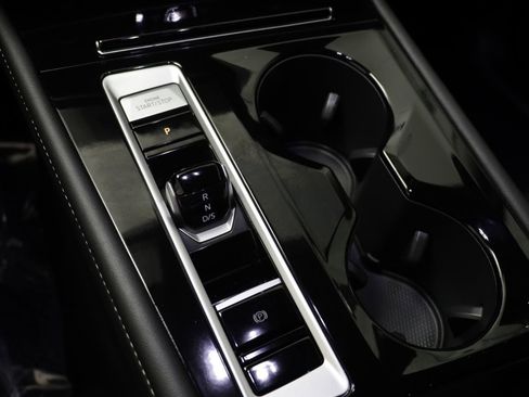 Used 2025 Volkswagen Atlas SE w/ Black Wheel Package image 10