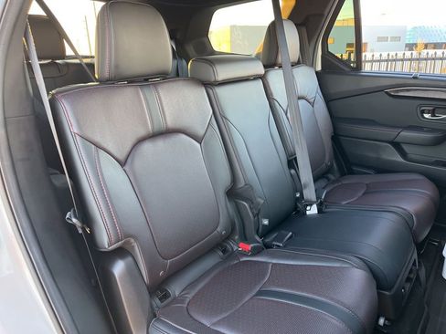 Used 2025 Honda Pilot Black Edition image 28