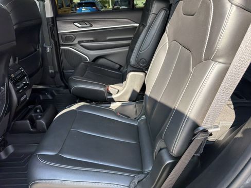 Used 2021 Jeep Grand Cherokee L Limited AWD/4WD image 13