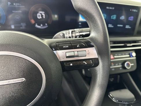 Certified 2025 Hyundai Tucson SE image 16