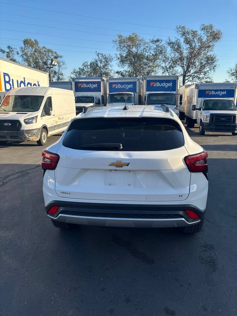 Used 2025 Chevrolet Trax LT w/ LT Convenience Package FWD image 5