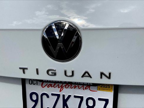 Certified 2022 Volkswagen Tiguan SE w/ Panoramic Sunroof Package image 7