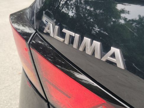 Used 2025 Nissan Altima 2.5 SV FWD image 7