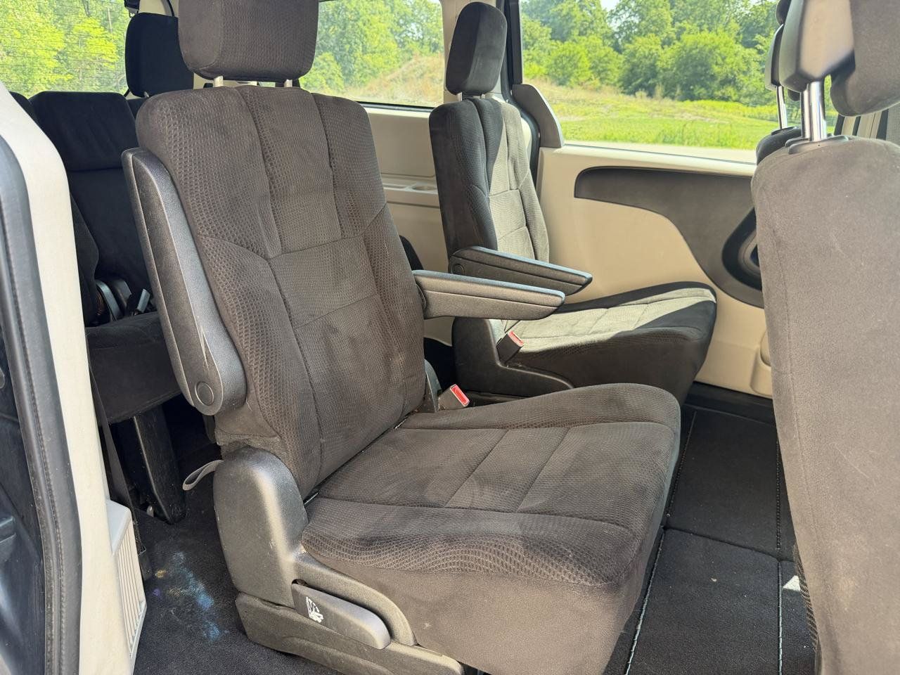 Used 2013 Dodge Grand Caravan SXT FWD image 26
