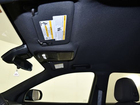 Used 2026 Chevrolet Equinox LT AWD/4WD image 39
