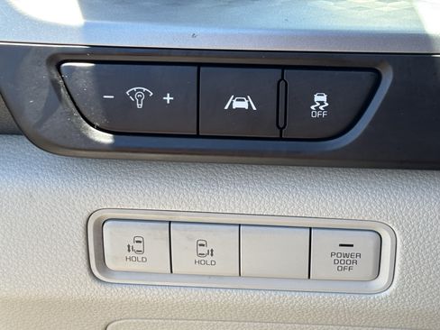Certified 2024 Kia Carnival LX FWD image 31