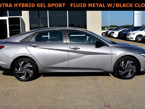 New 2025 Hyundai Elantra SEL image 2