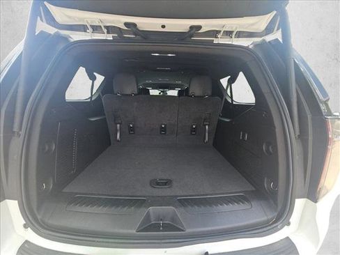 Used 2024 Chevrolet Suburban LT RWD image 5