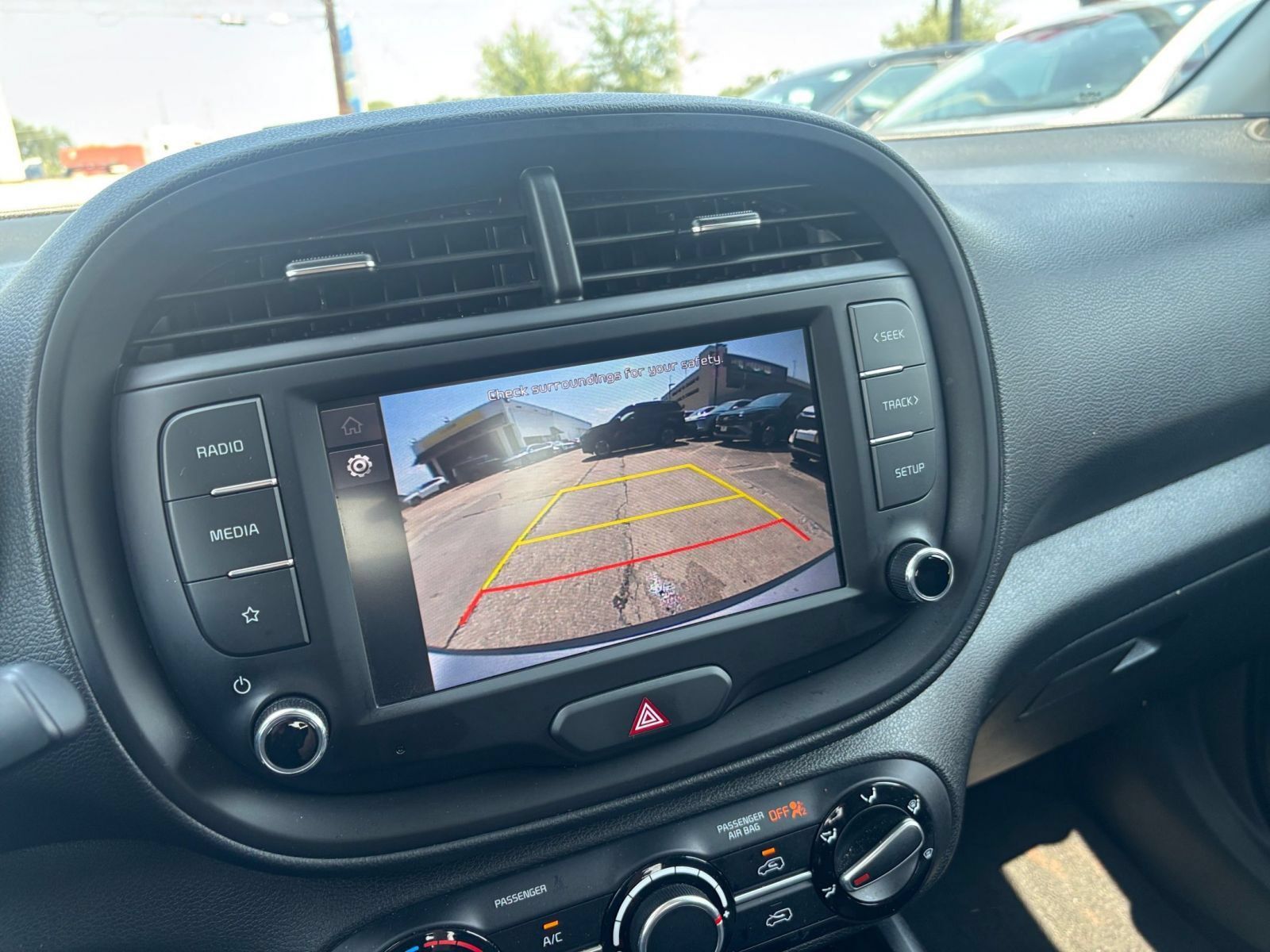 Used 2025 Kia Soul LX w/ LX Technology Package FWD image 21