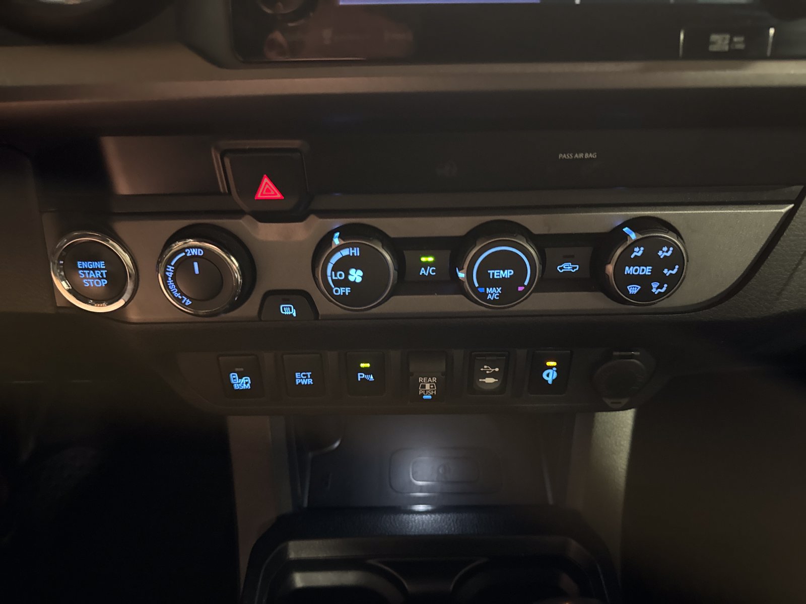 Used 2019 Toyota Tacoma TRD Off-Road w/ Technology Package AWD/4WD image 23